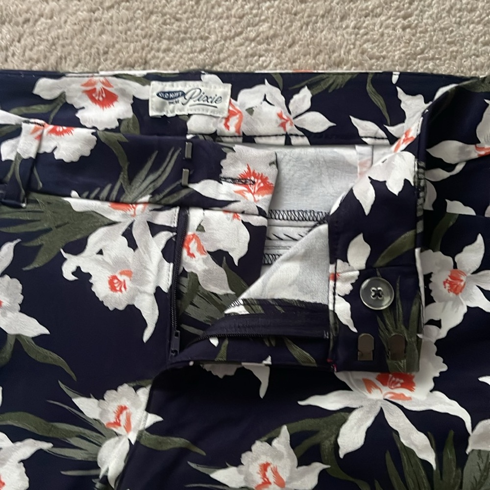 Old Navy floral pixie slim leg white florals pant size 10 - Picture 3 of 8